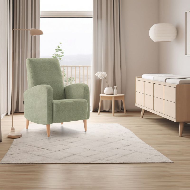 Butaca mecedora en verde con pata madera de tapicerías navarro