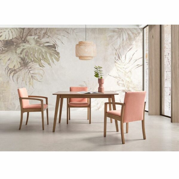 Sillón 302 Sillón 302 Tapizado coral y madera natural para salon