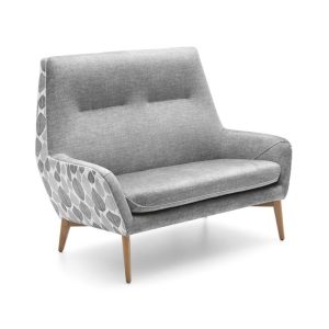 Sofá Catania en gris con pata madera haya natural