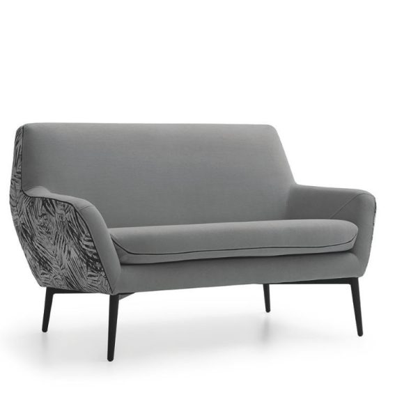 Sofá Monza en gris con pata metal negra de Tapicerías Navarro Sofá Monza en gris con pata metal negra de Tapicerías Navarro